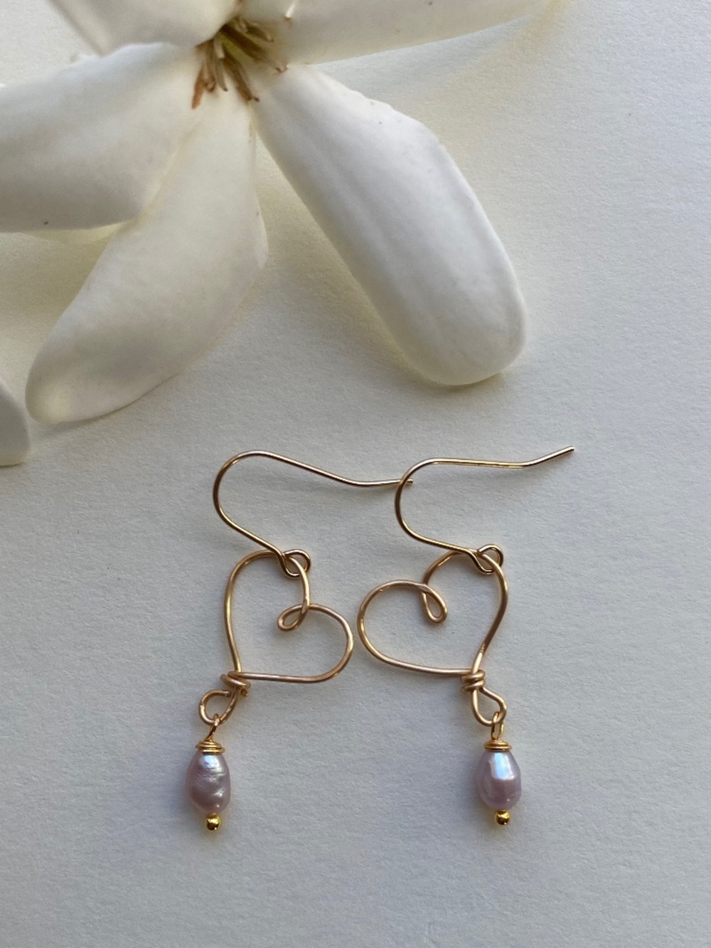 Handmade Heart-shaped Wire Earrings with Freshwater Pearl